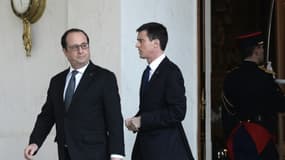 Le président français François Hollande (g) et le Premier ministre, Manuel Valls, le 17 février 2016 à Paris