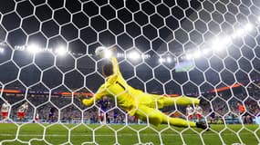 Wojciech Szczesny arrêtant un pénalty de Lionel Messi lors de Pologne-Argentine