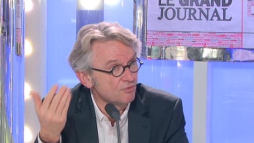 Jean-Claude Mailly annonce, ce vendredi 1er février, sur le plateau de BFM Business, sa volonté d'agir contre l'accord sur l'emploi