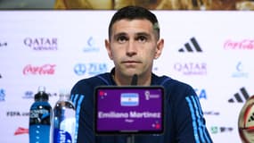 Emiliano Martinez en conférence de presse à la Coupe du monde au Qatar, à Doha le 17 décembre 2022