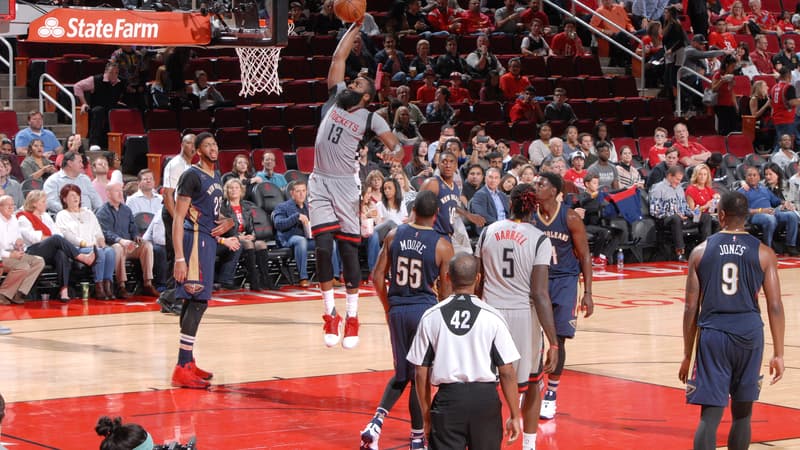 James Harden part au dunk ce vendredi