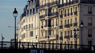 Des immeubles d'habitation sur l'île Saint-Louis à Paris, le 17 juillet 2014