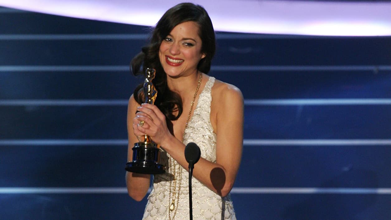 Marion Cotillard reçoit un Oscar en 2008 Marion Cotillard reçoit un Oscar en 2008