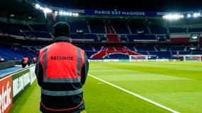 Un stadier au Parc des Princes, à Paris le 31 janvier 2022