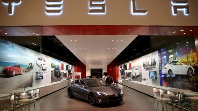 Tesla bondit et atteint un sommet historique à Wall Street