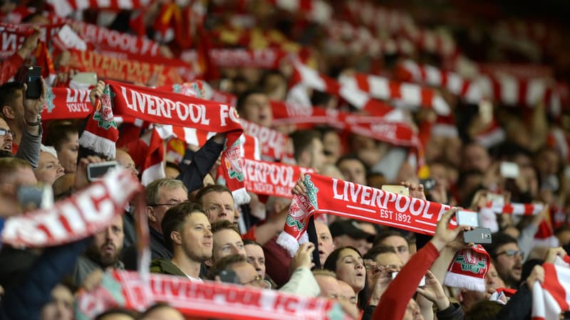 Les supporters des Reds encourageant leur équipe