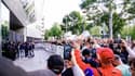 Des supporters du PSG devant le siège du club, le 3 mai 2023