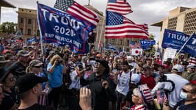 Des partisans de Donald Trump à Phoenix, dans l'Arizona, le 7 novembre 2020