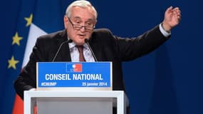 Jean-Pierre Raffarin a affiché un soutien clair à François Bayrou en vue des prochaines élections municipales.