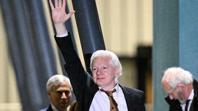 Julien Assange libéré: les premières images du fondateur de Wikileaks à son arrivée en Australie