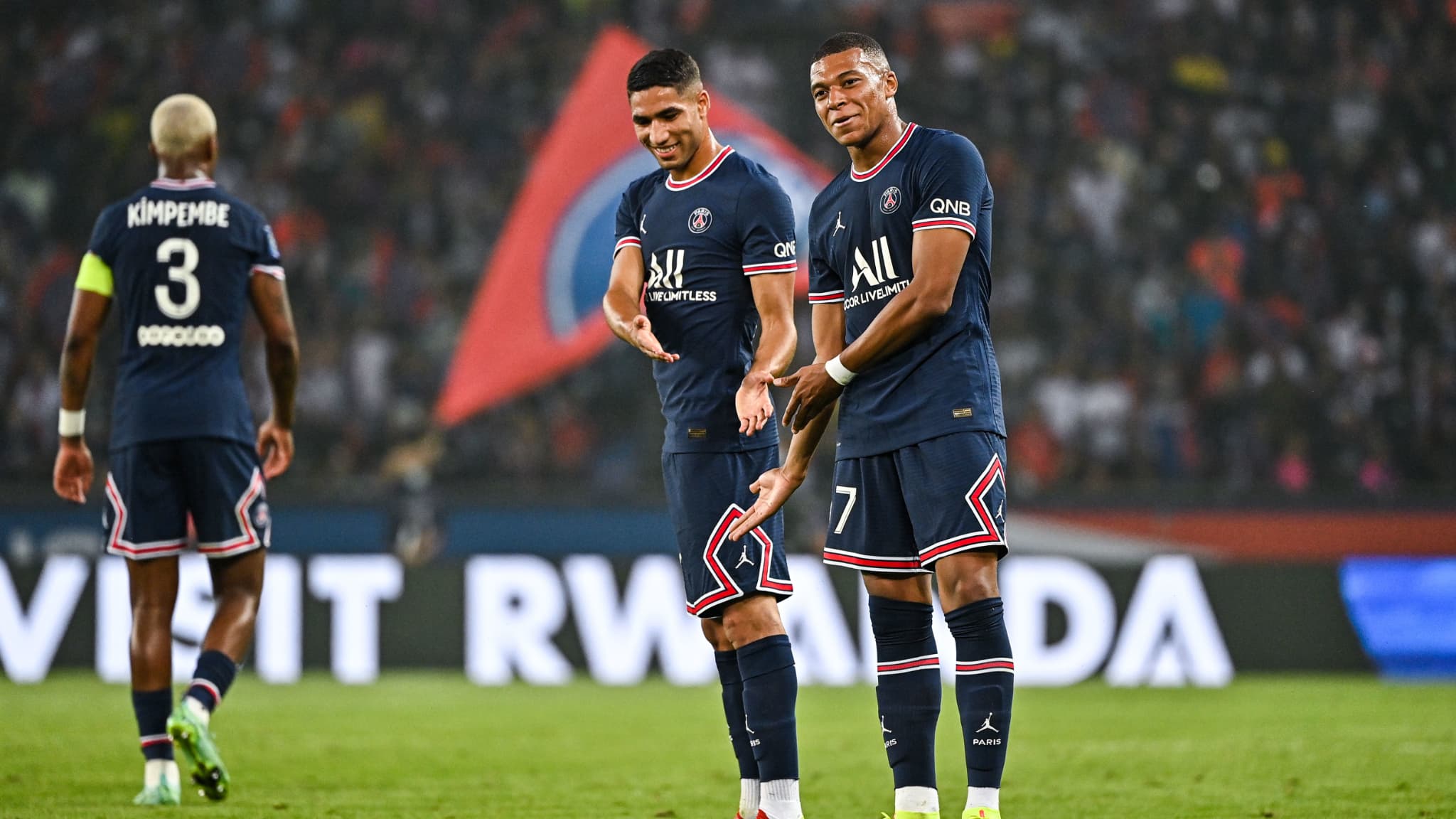 Achraf Hakimi et Kylian Mbappé lors de PSG-Strasbourg Achraf Hakimi et Kylian Mbappé lors de PSG-Strasbourg