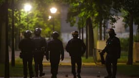 Des policiers patrouillant dans le quartier de Perseigne, le 28 septembre 2022. 