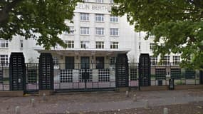 L'élève est scolarisé dans le lycée réputé de Marcelin-Berthelot, à Saint-Maur-des-Fossés.