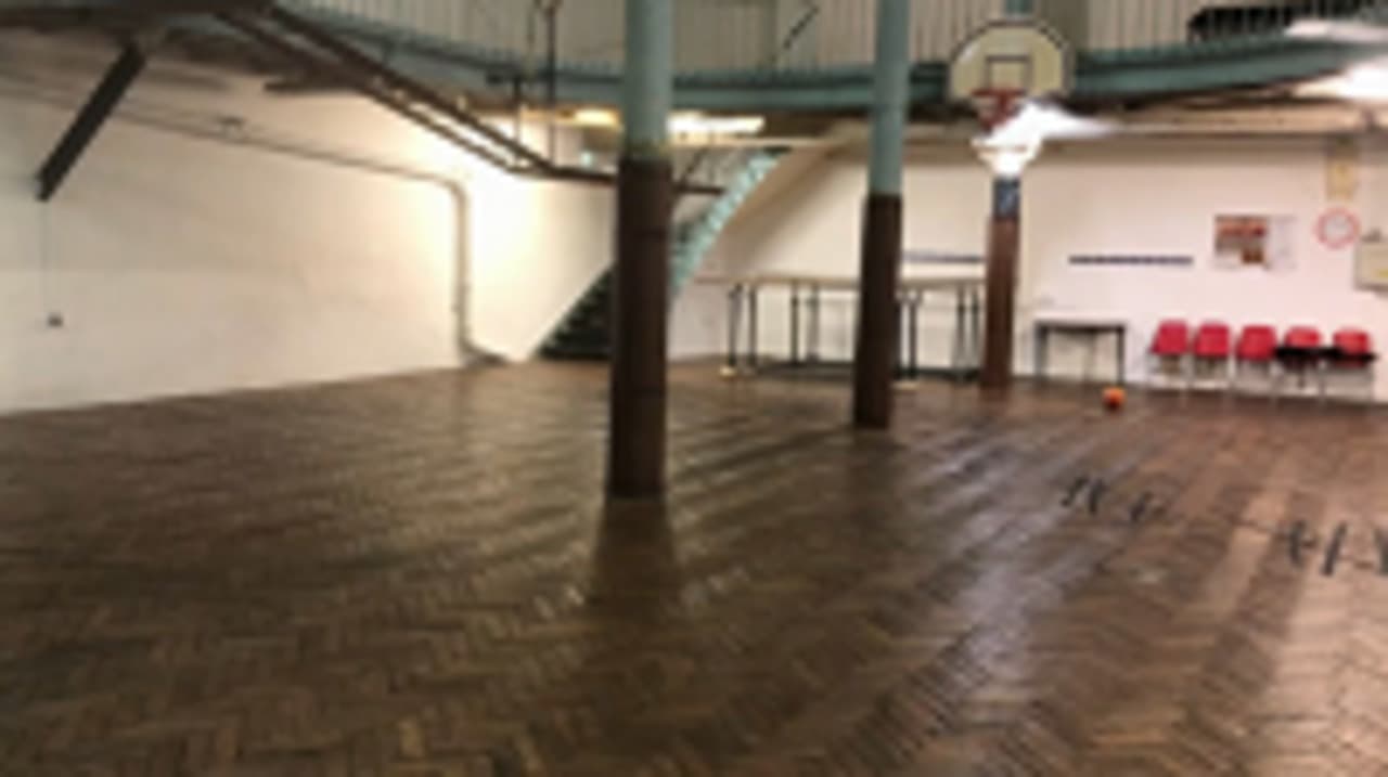 Il abrite la plus vieille salle de basket au monde… à Paris, le YMCA va  faire peau neuve - Le Parisien