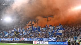 Les supporters de l'OM assurent l'animation des tribunes du Vélodrome, le 25 août 2024, contre Reims, pour la première de la saison à domicile