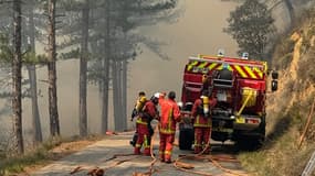 Les sapeurs-pompiers sont intervenus pour contenir le feu après un accident de circulation à Manosque.