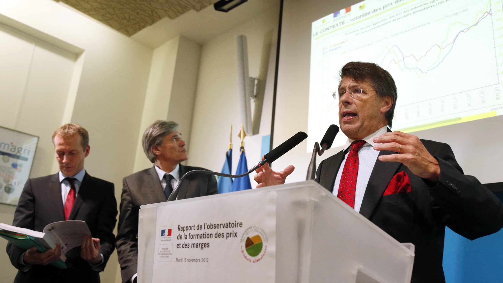 Philippe Chalmin et Stéphane Le Foll lors de la présentation du rapport en 2012.
