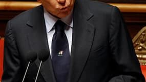 Une juge milanaise a ordonné la comparution immédiate en procès de Silvio Berlusconi pour abus de pouvoir et relations sexuelles avec une prostituée mineure. Le procès du président du Conseil italien s'ouvrira le 6 avril au tribunal de Milan. /Photo prise