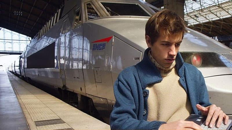 "On va mettre en oeuvre des systèmes dans les trains pour permettre d'avoir le wifi, en commençant par les trains à grande vitesse" a commenté Barbara Dalibard, directrice générale de la branche SNCF Voyageurs.