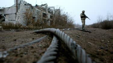 Un militaire ukrainien le7 novembre près Avdiivka sur la ligne de front avec les séparatistes pro-russes