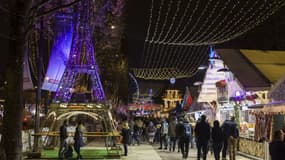 Le long du marché de noël des Champs-Elysées, une soixantaine de plots en béton armé ont été disposés.