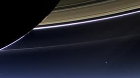Une vue de la Terre depuis les anneaux de Saturne.