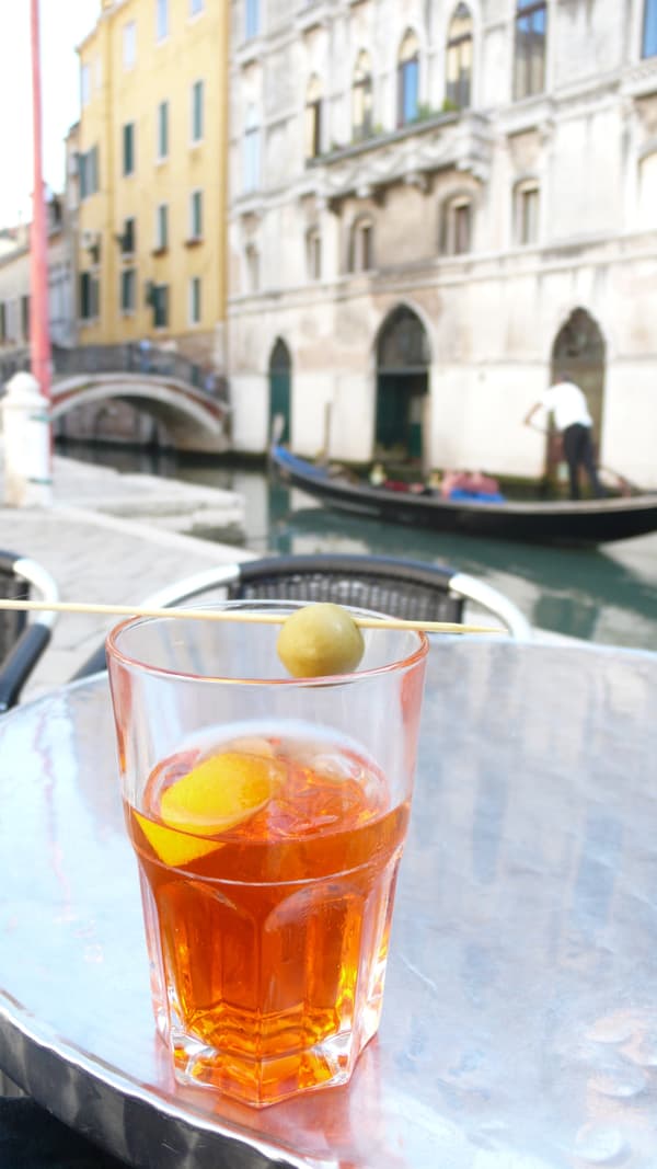 Le Spritz, cocktail aux accents italiens. Le Spritz, cocktail aux accents italiens.