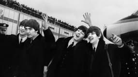 John Lennon, Ringo Starr, Paul McCartney  George Harrison, à leur arrivée le 7 février 1964 à l'aéroport  John F. Kennedy à New York