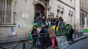 Plusieurs dizaines d'établissements sont toujours bloqués ce mardi en France