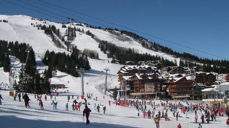 Il est "trop tôt" pour dire si les stations de ski pourront ouvrir pendant les vacances de Noël, a déclaré la ministre du Travail, Elisabeth Borne