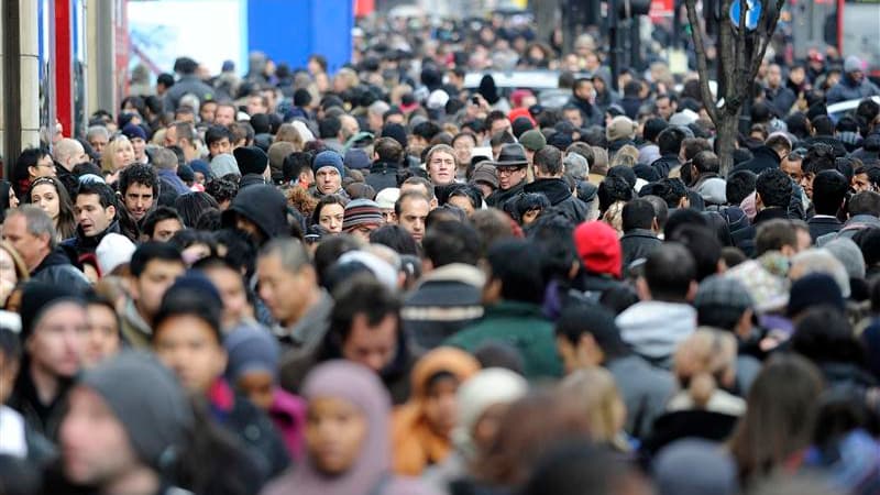 Jean-Louis Borloo a pressé dimanche le gouvernement de renoncer à tenter de faire adopter le droit de vote pour les étrangers hors Communauté européenne. /Photo d'arhchives/REUTERS/Paul Hackett