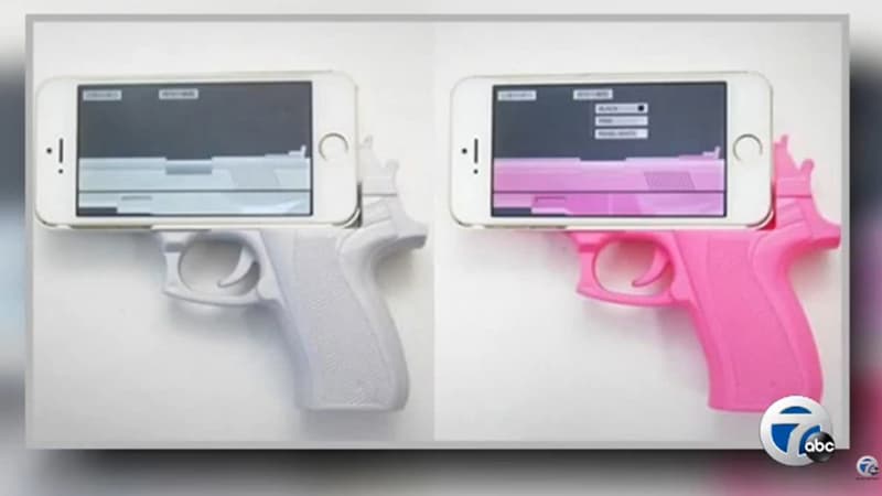 La police de New York déconseille formellement l'achat de ces coques de smartphone en forme d'armes à feu.