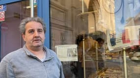 Sébastien Desdouets, boulanger à Montfort-l'Amaury, a mis en scène un mannequin étranglé dans sa victime.
