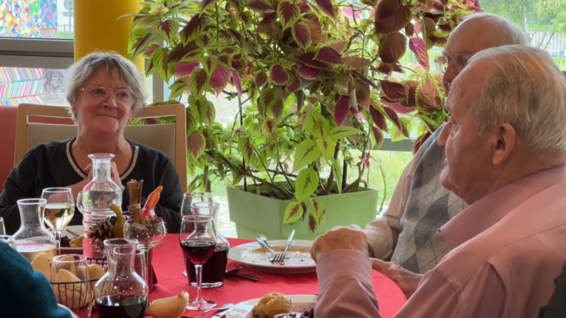 "ÇA CRÉE UNE AMBIANCE SUPPLÉMENTAIRE": UN EHPAD ALSACIEN RACHÈTE LA LICENCE PERMETTANT DE VENDRE L'ALCOOL À UN RESTAURANT VOISIN