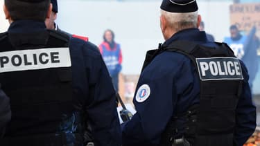 Uniformes de police. (Illustration)