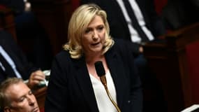 La députée française (RN) Marine Le Pen à l'Assemblée nationale le 18 octobre 2022 à Paris.