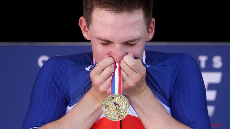 Romain Gregoire sur le podium apres son titre de champion de France de cyclisme 28 juin 2026 2311433