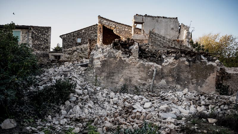 Une maison détruite par le tremblement de terre du lundi 11 novembre, au Teil, en Ardèche