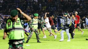 Scène de choas après un match de football à Malang