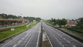 Routes désertes après l'annonce d'un confinement de la Guadeloupe sous la menace directe de l'ouragan Tammy, le 21 octobre à Petit-Bourg