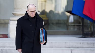 Bernard Cazeneuve annonce la fermeture de trois mosquées.
