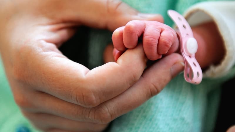 La main d'un nouveau-né. (photo d'illustration)