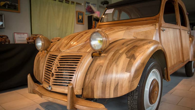 Il aura fallu six ans à Michel Robillard pour bâtir sa Citroën 2Cv en bois.