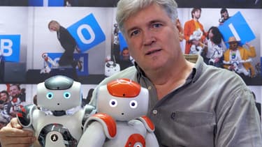 Bruno Maisonnier cède à Softbank les 15 % qui lui restaient dans Aldebaran et quitte son poste de PDG pour devenir le conseiller spécial du PDG de la firme japonaise.