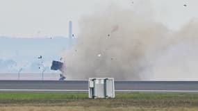 Un avion s'est écrasé lors d'une démonstration lors du premier jour public du salon aéronautique international australien à l'aérodrome d'Avalon, au sud-ouest de Melbourne, le 28 mars 2025.