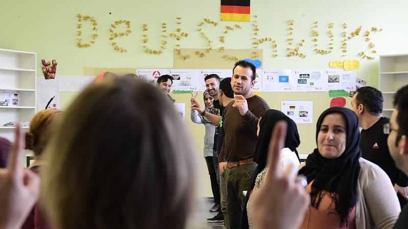 Le premier portail de l'emploi visant explicitement les réfugiés venus en Allemagne a été créé par une poignée de jeunes spécialistes allemands et un réfugié syrien .