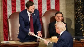J.D. Vance avec Donald Trump lors du discours du président américain devant le Congrès, le 4 mars 2025, à Washington. 