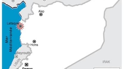 LA MARINE SYRIENNE BOMBARDE LATTAQUIÉ