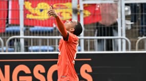 Eli Junior Kroupi avec Lorient le 26 avril 2025