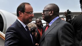 François Hollande est accueilli à Bamako par le nouveau président, Ibrahim Boubakar Keïta, jeudi 19 septembre